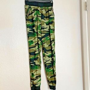 LA12St Juniors Sz L Camo Jogger Track Pants